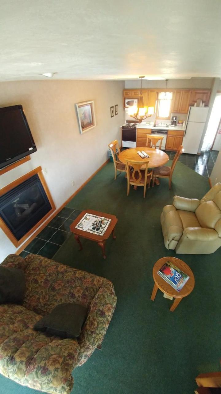 Snug Harbor Inn Sturgeon Bay Exterior foto